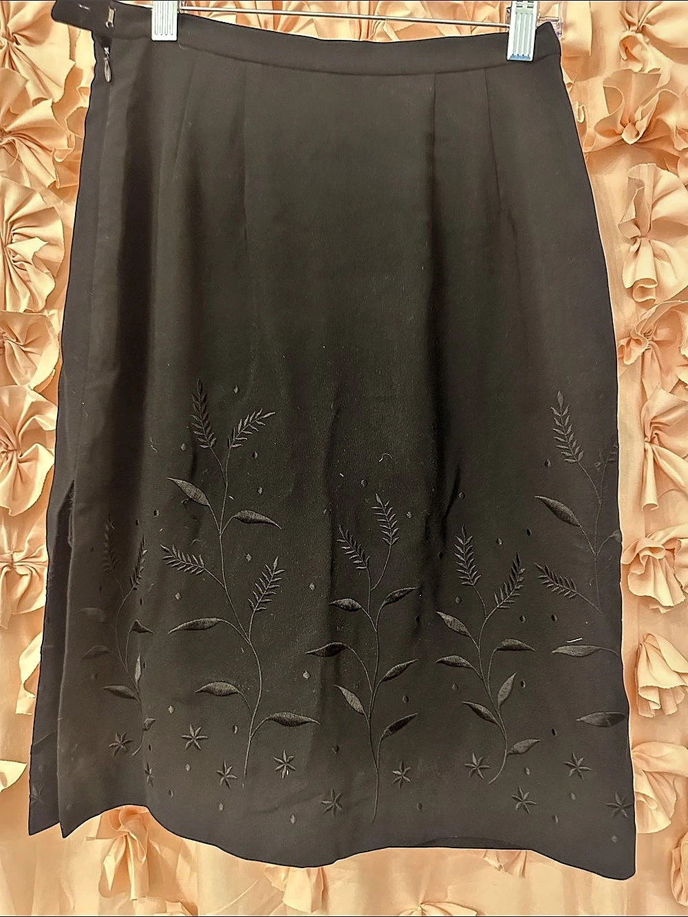 Ann Taylor Loft Embroidered Midi Skirt in Black Size 2
